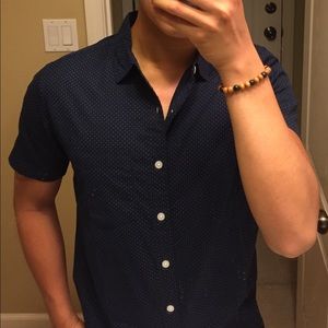 NWT: Forever 21 Men’s Slim-Fit Dolphin Hem Shirt